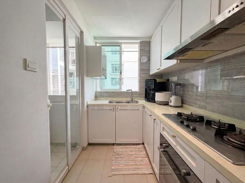The Esparis, 9B Pasir Ris Drive 4, Pasir Ris / Tampines, 4 Bedrooms, 1,464 sqft, Condominium For Sale, by Nadzirah Zainuddin, 500254966 - Kitchen - PropertyGuru.com.sg