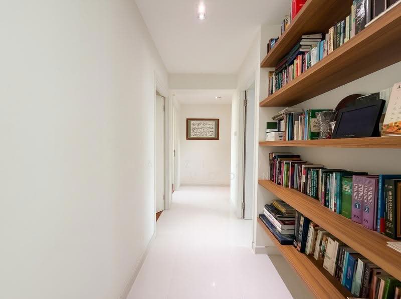 The Esparis, 9B Pasir Ris Drive 4, Pasir Ris / Tampines, 4 Bedrooms, 1,464 sqft, Condominium For Sale, by Nadzirah Zainuddin, 500254966 - Corridor - PropertyGuru.com.sg