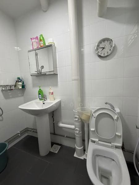 505 Bedok North Avenue 3, 505 Bedok North Avenue 3, Bedok / Upper East Coast, 3 Bedrooms, 1,324 sqft, HDB Flat For Rent, by Zaid Bin Haroon, 500254973 - Bathroom - PropertyGuru.com.sg
