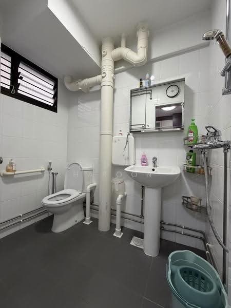 505 Bedok North Avenue 3, 505 Bedok North Avenue 3, Bedok / Upper East Coast, 3 Bedrooms, 1,324 sqft, HDB Flat For Rent, by Zaid Bin Haroon, 500254973 - Bathroom - PropertyGuru.com.sg