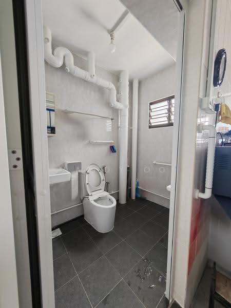 232 Compassvale Walk, 232 Compassvale Walk, Hougang / Punggol / Sengkang, Room Rental, 200 sqft, HDB Flat For Rent, by Mandy Oo, 500254981 - Bathroom - PropertyGuru.com.sg