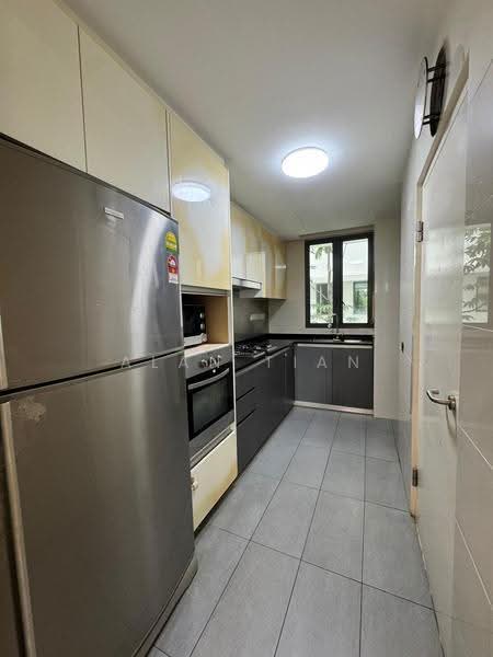 Hedges Park Condominium, 71 Flora Drive, Changi Airport / Changi Village, 3 Bedrooms, 1,076 sqft, Condominium For Sale, by Alan Tian, 500255009 - Kitchen - PropertyGuru.com.sg