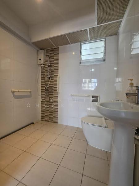 409C Northshore Drive, 409C Northshore Drive, Hougang / Punggol / Sengkang, 3 Bedrooms, 1,011 sqft, HDB Flat For Rent, by Cynthia Cheraphlin Lee Kwai Hoe, 500255054 - Attached Bathroom - PropertyGuru.com.sg
