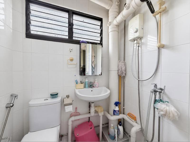 217 Yishun Street 21, 217 Yishun Street 21, Sembawang / Yishun, 2 Bedrooms, 689 sqft, HDB Flat For Sale, by Sherris Hui, 500255070 - Bathroom - PropertyGuru.com.sg