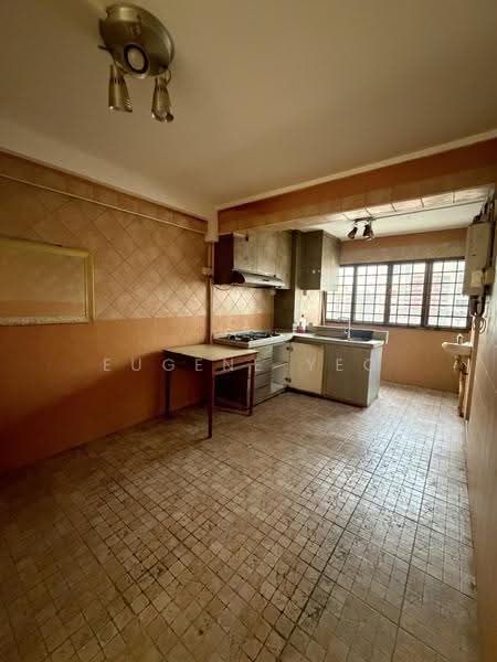 264 Waterloo Street, 264 Waterloo Street, Beach Road / Bugis / Rochor, 2 Bedrooms, 731 sqft, HDB Flat For Sale, by Eugene Yeo, 500255071 - Original Kitchen - PropertyGuru.com.sg