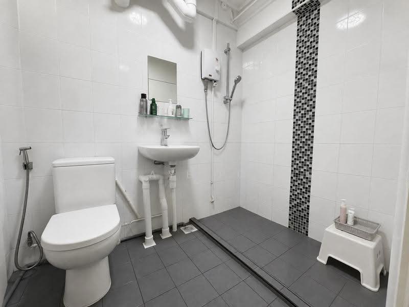 211 Bukit Batok Street 21, 211 Bukit Batok Street 21, Dairy Farm / Bukit Panjang / Choa Chu Kang, 3 Bedrooms, 1,163 sqft, HDB Flat For Sale, by Kaye Poh, 500255072 - Bathroom - PropertyGuru.com.sg