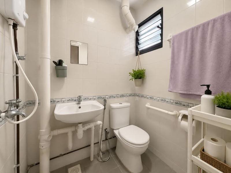 461 Ang Mo Kio Avenue 10, 461 Ang Mo Kio Avenue 10, Ang Mo Kio / Bishan / Thomson, 2 Bedrooms, 732 sqft, HDB Flat For Rent, by Christina Oh, 500255077 - Bathroom - PropertyGuru.com.sg