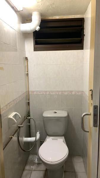 13 Telok Blangah Crescent, 13 Telok Blangah Crescent, Harbourfront / Telok Blangah, 3 Bedrooms, 818 sqft, HDB Flat For Sale, by Evelyn Toh, 500255091 - Bathroom - PropertyGuru.com.sg