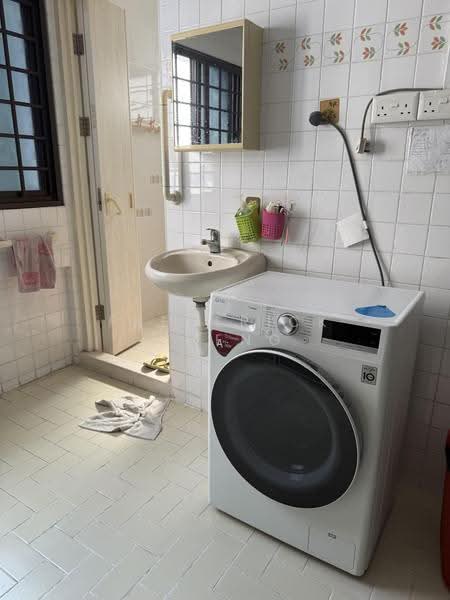 204 Yishun Street 21, 204 Yishun Street 21, Sembawang / Yishun, Room Rental, 130 sqft, HDB Flat For Rent, by Frederick Cheng, 500255102 - Bathroom - PropertyGuru.com.sg