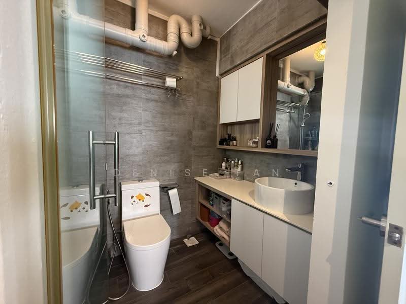 13 Cantonment Close, 13 Cantonment Close, Chinatown / Tanjong Pagar, 3 Bedrooms, 969 sqft, HDB Flat For Sale, by Denise Tan, 500255106 - Bathroom - PropertyGuru.com.sg