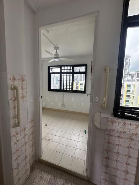 125 Lorong 1 Toa Payoh, 125 Lorong 1 Toa Payoh, Balestier / Toa Payoh, 2 Bedrooms, 721 sqft, HDB Flat For Rent, by KATE, 500255114 - Additional Utility room - PropertyGuru.com.sg
