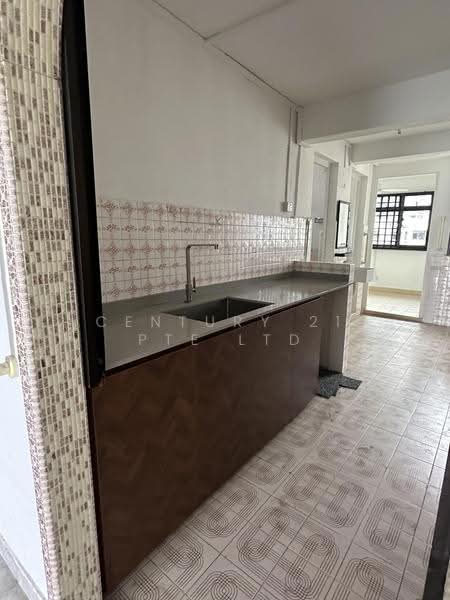 125 Lorong 1 Toa Payoh, 125 Lorong 1 Toa Payoh, Balestier / Toa Payoh, 2 Bedrooms, 721 sqft, HDB Flat For Rent, by KATE, 500255114 - Kitchen - PropertyGuru.com.sg