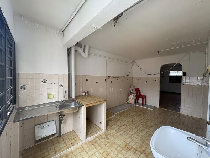 335A Smith Street, 335A Smith Street, Boat Quay / Raffles Place / Marina, 2 Bedrooms, 647 sqft, HDB Flat For Sale, by Henry Poon, 500255124 - Kitchen - PropertyGuru.com.sg
