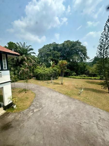 Colonial Black and White Bungalow, Mount Pleasant Road, Newton / Novena, 3 Bedrooms, 6,404 sqft, Bungalow House For Rent, by Michele Cabasug, 500255128 - Exterior - PropertyGuru.com.sg