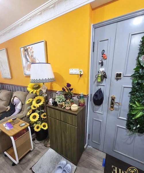 The Sunflower, 10 Lorong 28 Geylang, Eunos / Geylang / Paya Lebar, 3 Bedrooms, 883 sqft, Apartment For Sale, by Jerry Lum, 500255136 - Living Room - PropertyGuru.com.sg
