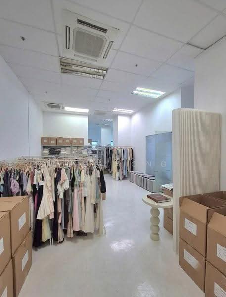own door fitted window unit for rent! (hougang)!, studio store workshop phoTog;, Hougang / Punggol / Sengkang, 1,150 sqft, Light Industrial (B1) For Rent, by Joel Yong, 500255149 - CommercialGuru.com.sg