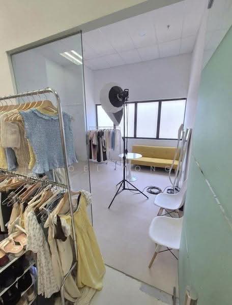 own door fitted window unit for rent! (hougang)!, studio store workshop phoTog;, Hougang / Punggol / Sengkang, 1,150 sqft, Light Industrial (B1) For Rent, by Joel Yong, 500255149 - CommercialGuru.com.sg