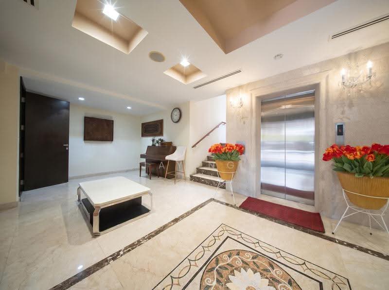 D15LANDED.COM Well Maintained Bungalow at Siglap with Pool and Lift, Frankel Estate, Siglap, East Coast / Marine Parade, 9 Bedrooms, 10,000 sqft, Bungalow House For Sale, by Jay Ng, 500255165 - Lobby - PropertyGuru.com.sg