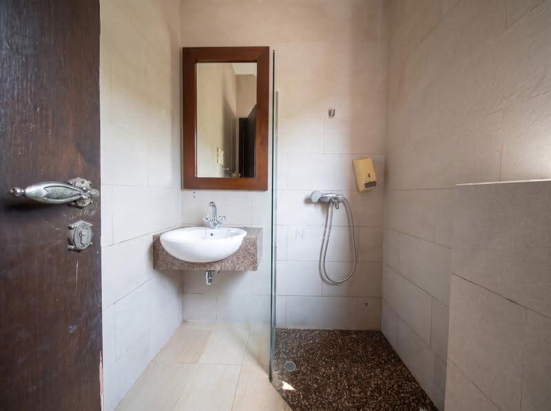 D15LANDED.COM Well Maintained Bungalow at Siglap with Pool and Lift, Frankel Estate, Siglap, East Coast / Marine Parade, 9 Bedrooms, 10,000 sqft, Bungalow House For Sale, by Jay Ng, 500255165 - Bathroom - PropertyGuru.com.sg