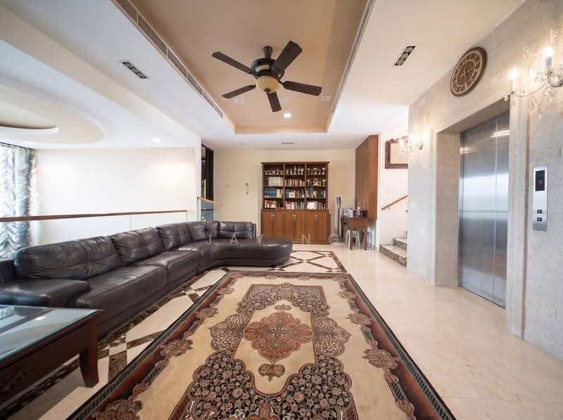 D15LANDED.COM Well Maintained Bungalow at Siglap with Pool and Lift, Frankel Estate, Siglap, East Coast / Marine Parade, 9 Bedrooms, 10,000 sqft, Bungalow House For Sale, by Jay Ng, 500255165 - PropertyGuru.com.sg