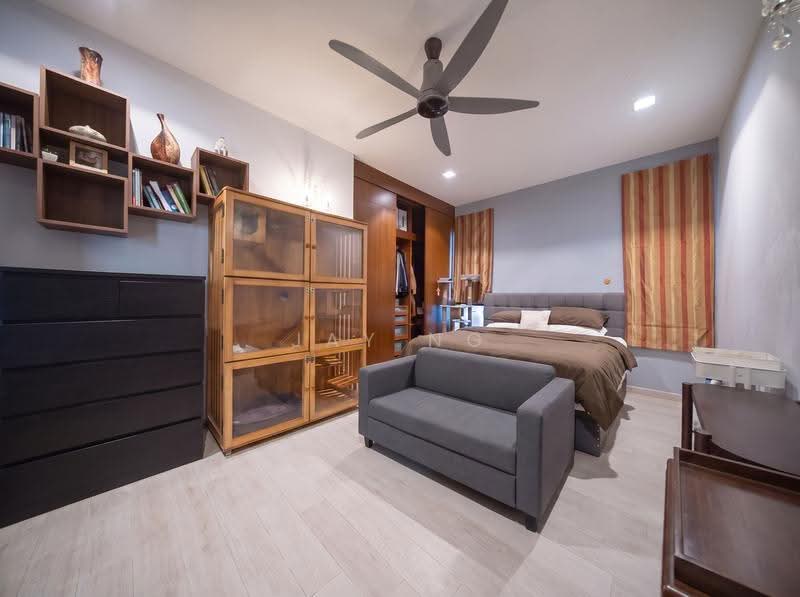 D15LANDED.COM Well Maintained Bungalow at Siglap with Pool and Lift, Frankel Estate, Siglap, East Coast / Marine Parade, 9 Bedrooms, 10,000 sqft, Bungalow House For Sale, by Jay Ng, 500255165 - PropertyGuru.com.sg