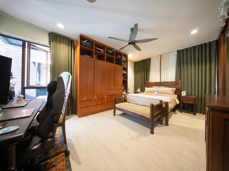 D15LANDED.COM Well Maintained Bungalow at Siglap with Pool and Lift, Frankel Estate, Siglap, East Coast / Marine Parade, 9 Bedrooms, 10,000 sqft, Bungalow House For Sale, by Jay Ng, 500255165 - PropertyGuru.com.sg