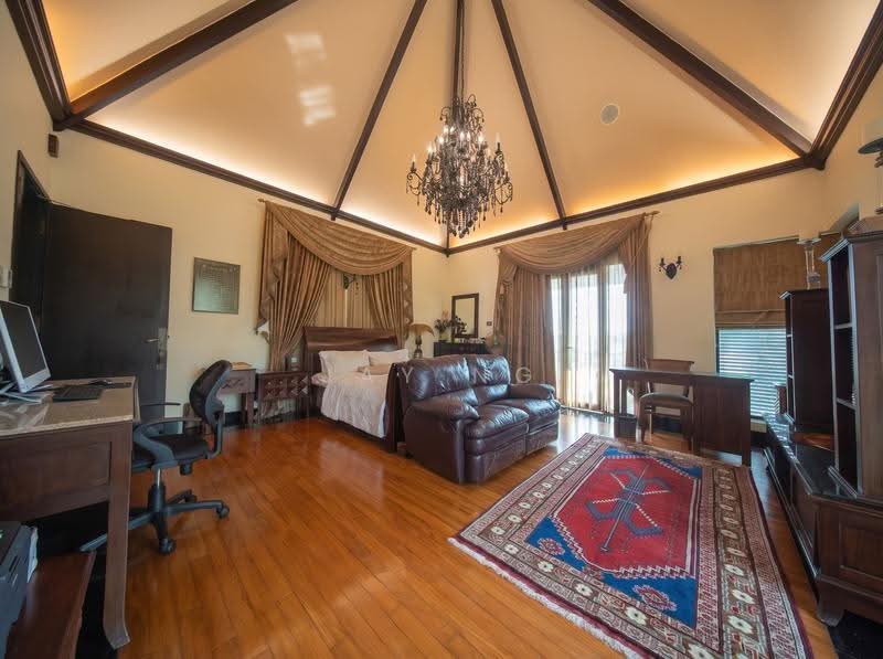 D15LANDED.COM Well Maintained Bungalow at Siglap with Pool and Lift, Frankel Estate, Siglap, East Coast / Marine Parade, 9 Bedrooms, 10,000 sqft, Bungalow House For Sale, by Jay Ng, 500255165 - PropertyGuru.com.sg