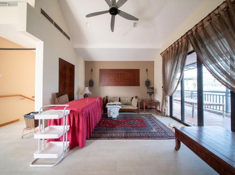 D15LANDED.COM Well Maintained Bungalow at Siglap with Pool and Lift, Frankel Estate, Siglap, East Coast / Marine Parade, 9 Bedrooms, 10,000 sqft, Bungalow House For Sale, by Jay Ng, 500255165 - PropertyGuru.com.sg