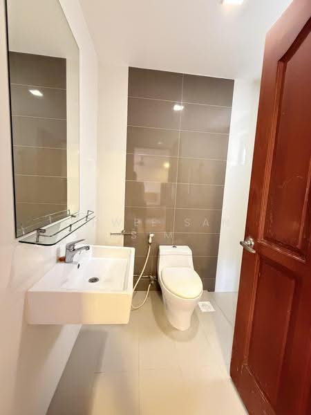 Frankel Estate, Siglap View, East Coast / Marine Parade, Room Rental, 300 sqft, Terraced House For Rent, by Chwee San Sim, 500255179 - Bathroom - PropertyGuru.com.sg