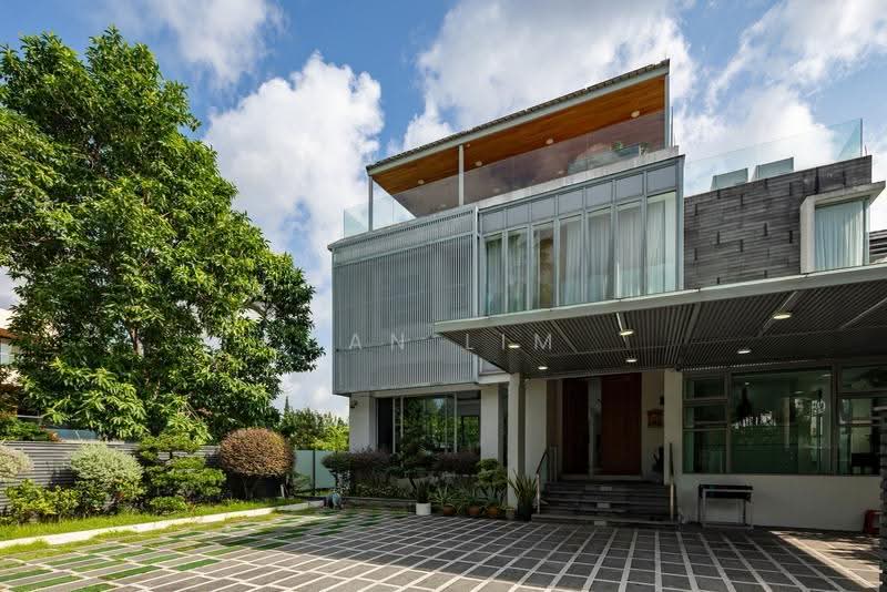 HILLTOP BUNGALOW, LYNWOOD GROVE, Newton / Novena, 7 Bedrooms, 13,000 sqft, Bungalow House For Sale, by Dan Lim, 500255245 - Exterior - PropertyGuru.com.sg