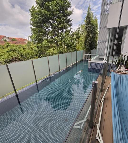 HILLTOP BUNGALOW, LYNWOOD GROVE, Newton / Novena, 7 Bedrooms, 13,000 sqft, Bungalow House For Sale, by Dan Lim, 500255245 - Pool - PropertyGuru.com.sg