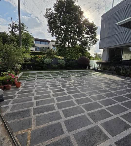 HILLTOP BUNGALOW, LYNWOOD GROVE, Newton / Novena, 7 Bedrooms, 13,000 sqft, Bungalow House For Sale, by Dan Lim, 500255245 - Exterior - PropertyGuru.com.sg