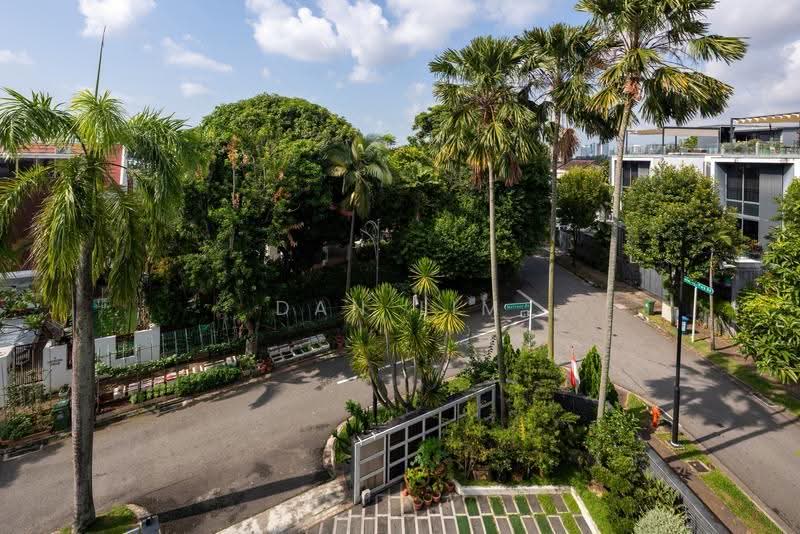 Multi generation bungalow near MRt, SUNDRIDGE PARK, Clementi Park / Upper Bukit Timah, 7 Bedrooms, 13,000 sqft, Bungalow House For Sale, by Dan Lim, 500255253 - Exterior - PropertyGuru.com.sg