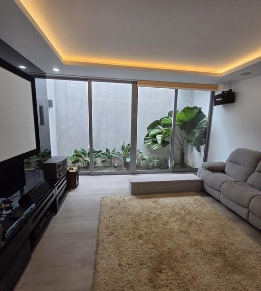Multi generation bungalow near MRt, SUNDRIDGE PARK, Clementi Park / Upper Bukit Timah, 7 Bedrooms, 13,000 sqft, Bungalow House For Sale, by Dan Lim, 500255253 - Living Room - PropertyGuru.com.sg