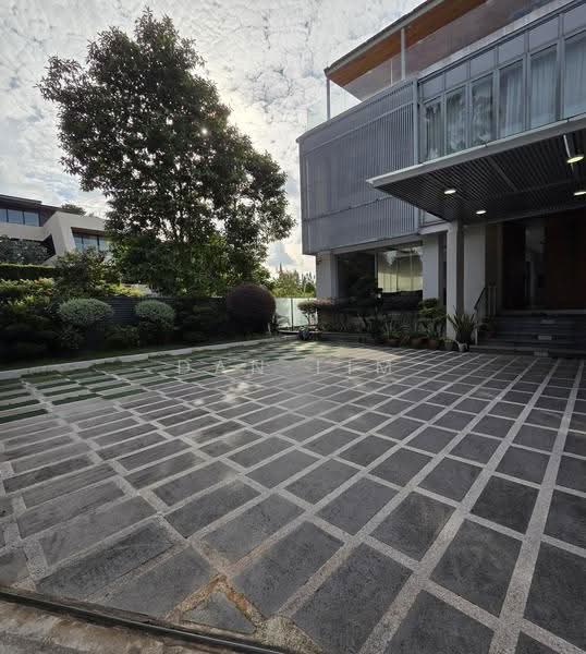 Multi generation bungalow near MRt, SUNDRIDGE PARK, Clementi Park / Upper Bukit Timah, 7 Bedrooms, 13,000 sqft, Bungalow House For Sale, by Dan Lim, 500255253 - Exterior - PropertyGuru.com.sg