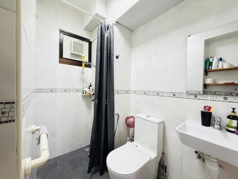 90 Tanglin Halt Road, 90 Tanglin Halt Road, Alexandra / Commonwealth, Room Rental, 100 sqft, HDB Flat For Rent, by Chlo Ee, 500255293 - Bathroom - PropertyGuru.com.sg