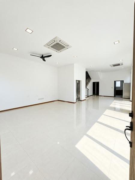 2 Wak Hassan Place, Wak Hassan Place, Sembawang / Yishun, 6 Bedrooms, 7,335 sqft, Semi-Detached House For Rent, by Rayne Chua 蔡美慧, 500255307 - Living Room - PropertyGuru.com.sg