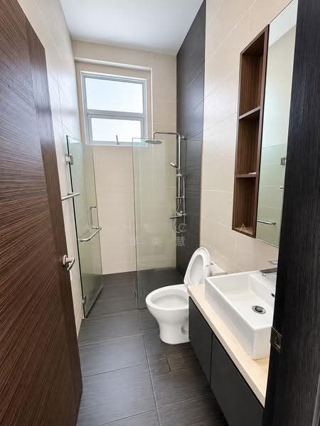 2 Wak Hassan Place, Wak Hassan Place, Sembawang / Yishun, 6 Bedrooms, 7,335 sqft, Semi-Detached House For Rent, by Rayne Chua 蔡美慧, 500255307 - Bathroom 1 - PropertyGuru.com.sg