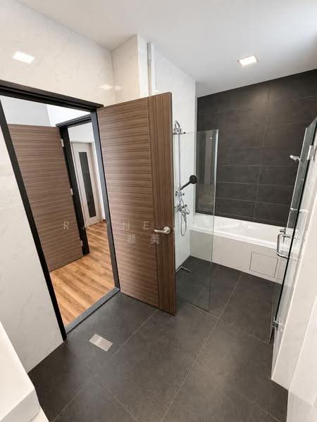 2 Wak Hassan Place, Wak Hassan Place, Sembawang / Yishun, 6 Bedrooms, 7,335 sqft, Semi-Detached House For Rent, by Rayne Chua 蔡美慧, 500255307 - Bathroom 3 - PropertyGuru.com.sg