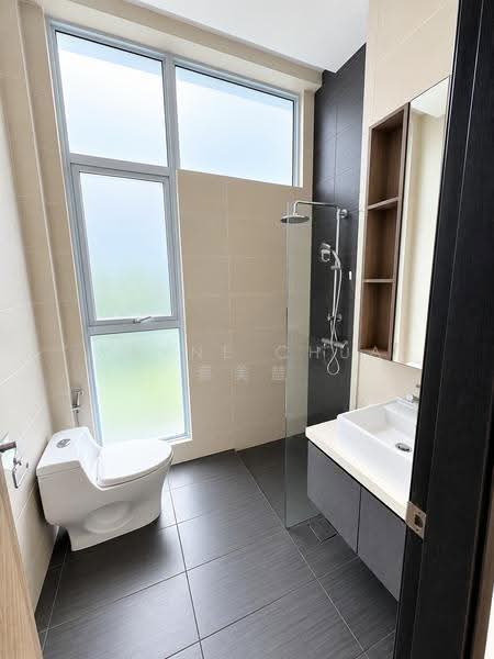 2 Wak Hassan Place, Wak Hassan Place, Sembawang / Yishun, 6 Bedrooms, 7,335 sqft, Semi-Detached House For Rent, by Rayne Chua 蔡美慧, 500255307 - Bathroom 6 - PropertyGuru.com.sg