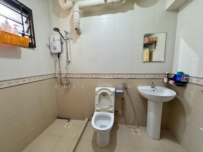 323C Sengkang East Way, 323C Sengkang East Way, Hougang / Punggol / Sengkang, 3 Bedrooms, 1,184 sqft, HDB Flat For Sale, by Abel Hwang, 500255309 - Bathroom - PropertyGuru.com.sg