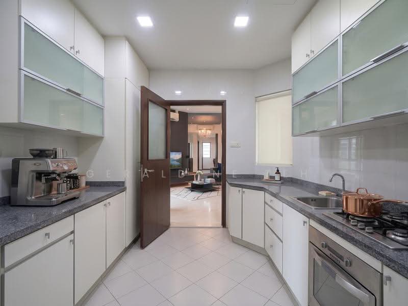 Sheares Ville, 9 Holt Road, Tanglin / Holland / Bukit Timah, 3 Bedrooms, 1,399 sqft, Condominium For Rent, by Geraldine Teh, 500255311 - Kitchen - PropertyGuru.com.sg