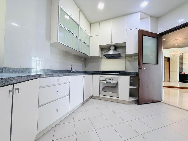 Sheares Ville, 9 Holt Road, Tanglin / Holland / Bukit Timah, 3 Bedrooms, 1,399 sqft, Condominium For Rent, by Geraldine Teh, 500255311 - Kitchen - PropertyGuru.com.sg