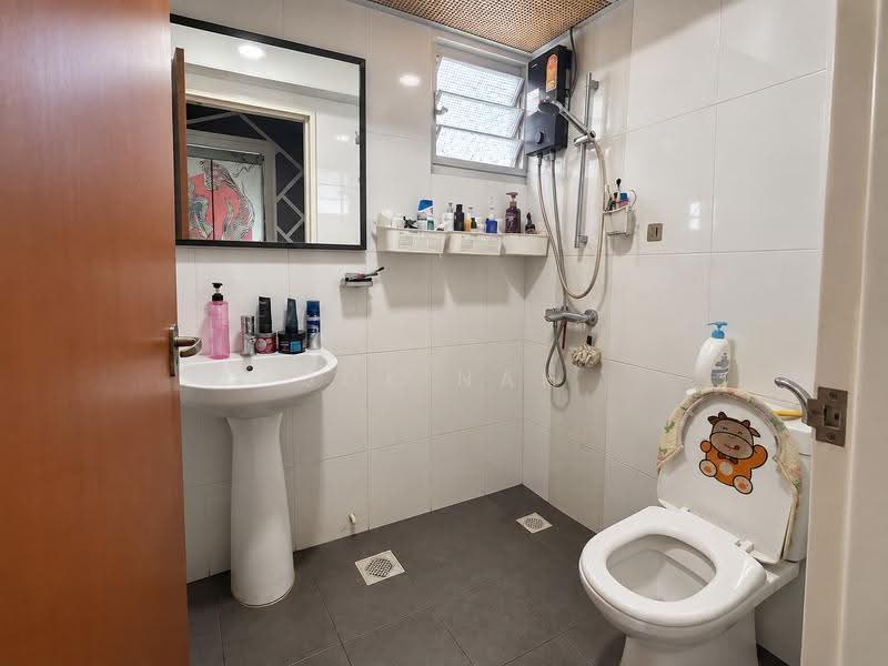185C Woodlands Street 13, 185C Woodlands Street 13, Admiralty / Woodlands, 2 Bedrooms, 732 sqft, HDB Flat For Sale, by Joe Nah, 500255317 - Bathroom - PropertyGuru.com.sg