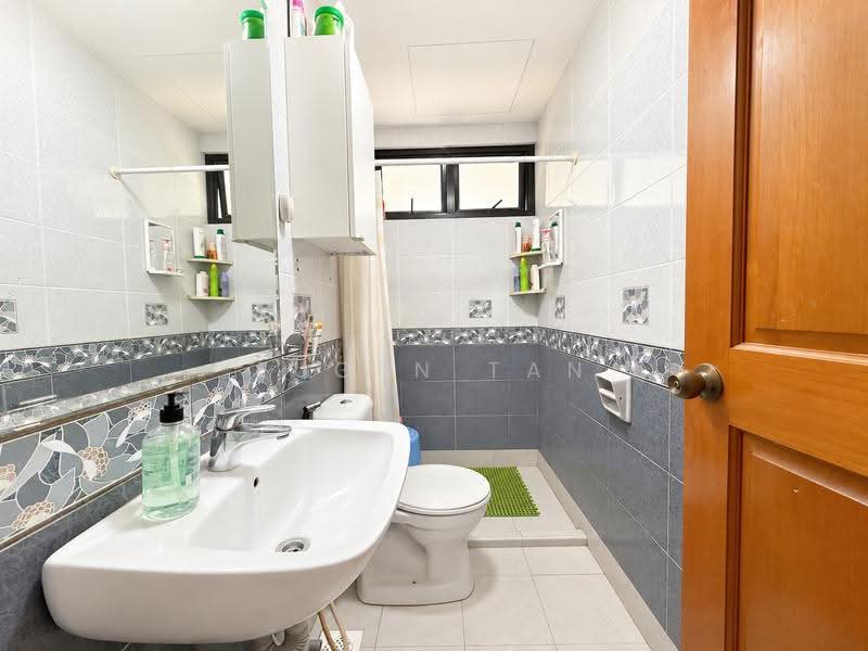 Chiltern Park, 131 Serangoon Avenue 3, Hougang / Punggol / Sengkang, 3 Bedrooms, 1,302 sqft, Condominium For Sale, by Eugen Tan, 500255319 - Bathroom - PropertyGuru.com.sg