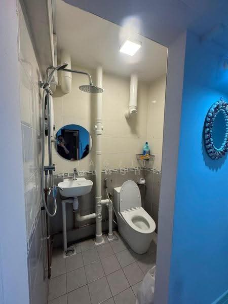 211 Ang Mo Kio Avenue 3, 211 Ang Mo Kio Avenue 3, Ang Mo Kio / Bishan / Thomson, Room Rental, 100 sqft, HDB Flat For Rent, by JAGJIT SINGH, 500255327 - Bathroom - PropertyGuru.com.sg