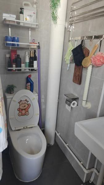730 Jurong West Street 72, 730 Jurong West Street 72, Boon Lay / Jurong / Tuas, Room Rental, 120 sqft, HDB Flat For Rent, by Karen Neo, 500255343 - Bathroom - PropertyGuru.com.sg