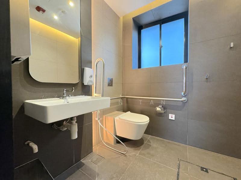 Brand New Shophouse w Lift near MRT, South Bridge Road/ Raffles Place/ Clarke Quay/ North Canal Road New Bridge Road, Chinatown / Tanjong Pagar, 7,878 sqft, Shop / Shophouse For Rent, by Vivien Tan, 500255355 - Bathroom - CommercialGuru.com.sg
