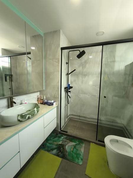 Sunrise Gardens, 51 Sunrise Gardens, Seletar / Yio Chu Kang, 2 Bedrooms, 1,044 sqft, Condominium For Sale, by Chan Boon Lek, 500255368 - Bathroom - PropertyGuru.com.sg