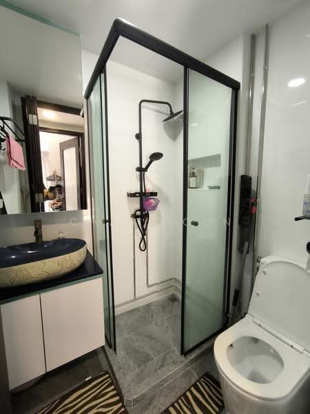 Sunrise Gardens, 51 Sunrise Gardens, Seletar / Yio Chu Kang, 2 Bedrooms, 1,044 sqft, Condominium For Sale, by Chan Boon Lek, 500255368 - Bathroom - PropertyGuru.com.sg
